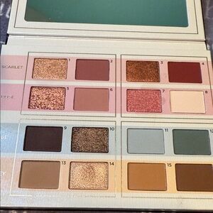 Luxurious Eyeshadow Palette with Scarlet and Gold Hues